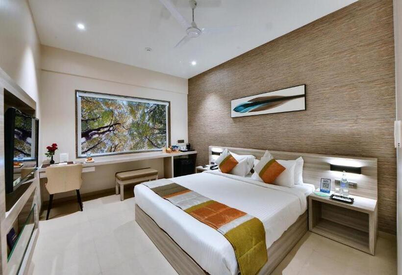 Click Hotel Pithampur