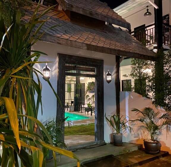 בית מלון כפרי The Courtyard Chiangrai