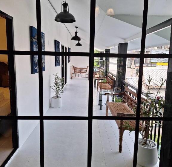 בית מלון כפרי The Courtyard Chiangrai