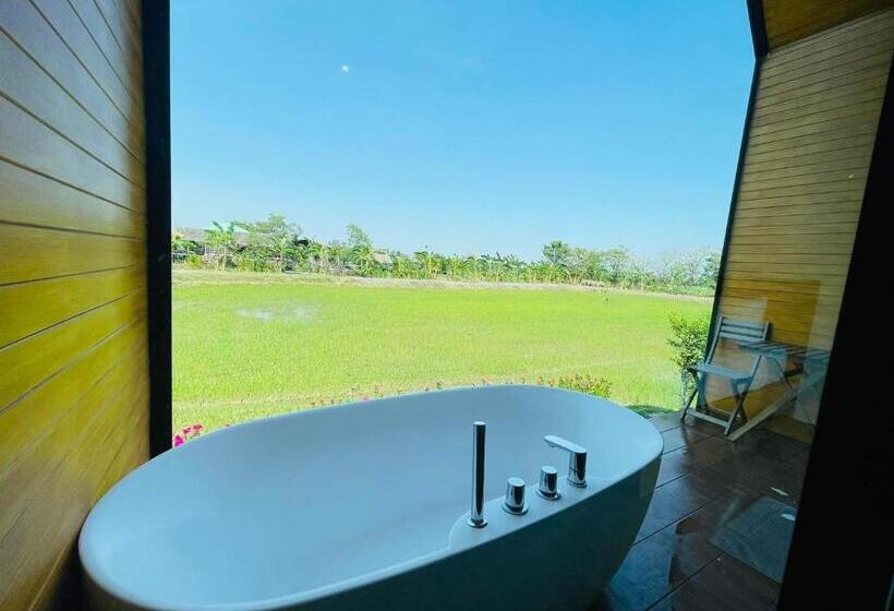 فندق Whitehouse Resort
