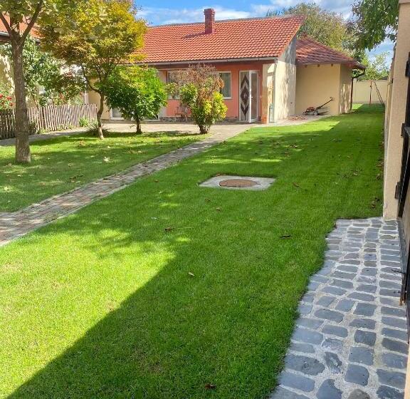 پانسیون Confort House