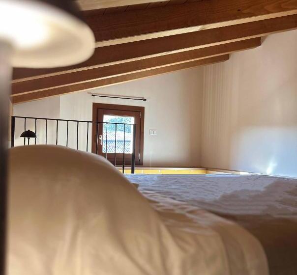 ペンション La Volpe Rossa Rooms And Apartments