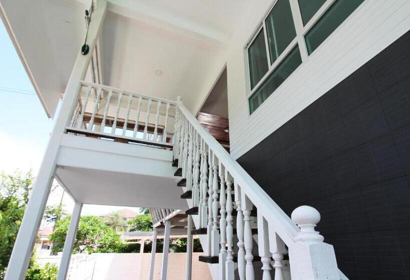 펜션 Room In Guest Room   Baan Khunphiphit Homestay No2229