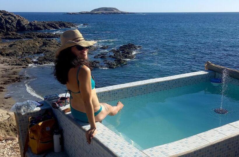 فندق صغير La Bufadora Inn