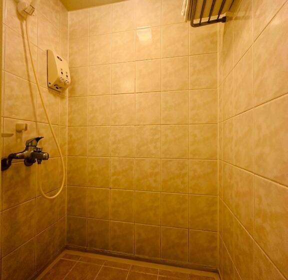 هتل Howard Civil Service International House