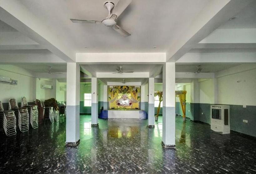ホテル Oyo Flagship 81277 Om Shanti Aavashiya