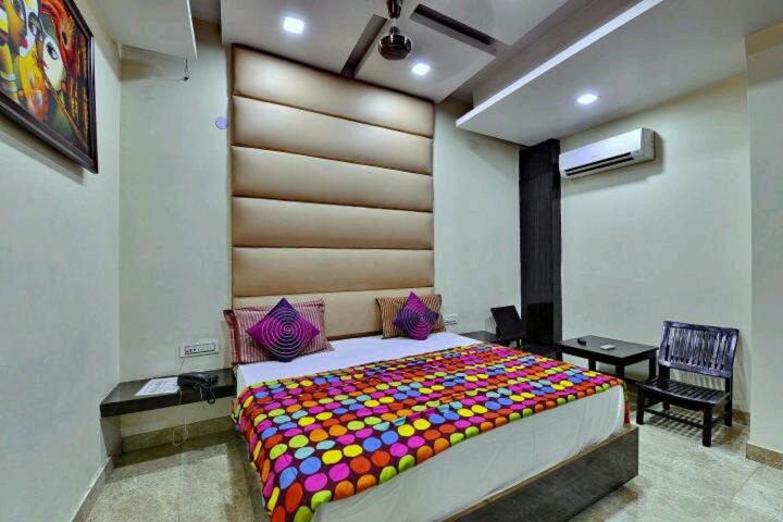 ホテル Samrat Inn