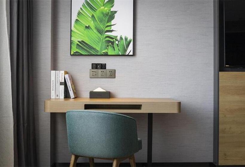 Отель Thank Inn Plus Xinyang Gushi Liaocheng Avenue