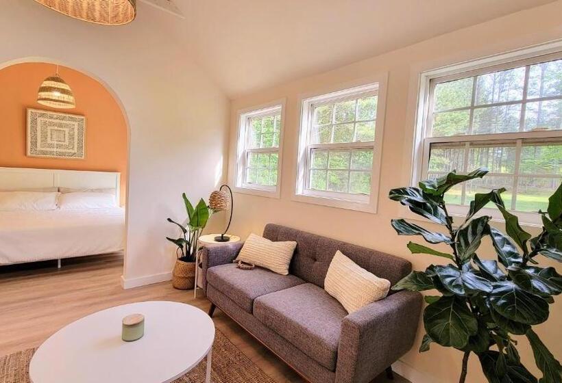 펜션 Quiet Cozy Griffin Guesthouse With Pool & Firepit