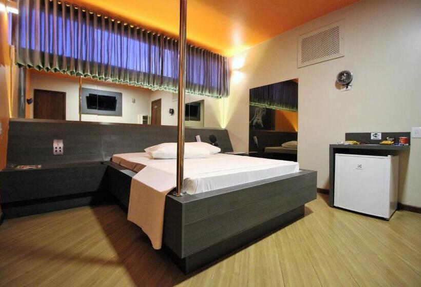 Status Motel
