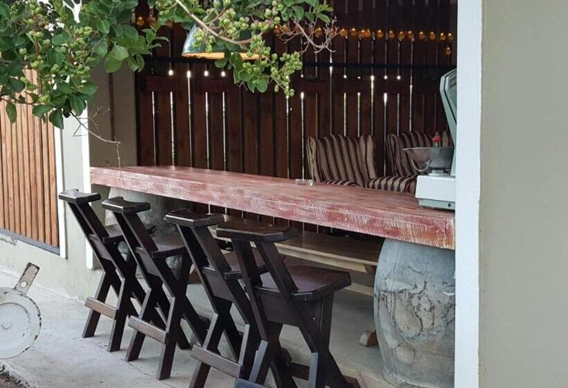 Colenso Lodge B&b