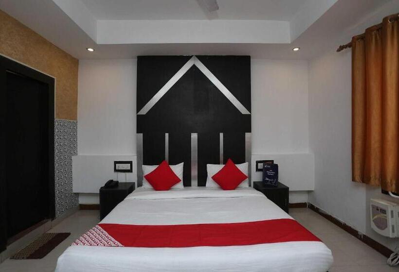 酒店 Collection O 81064 Drive In