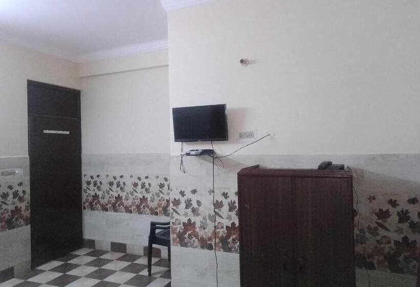 هتل Oyo Ram Krishna Palace