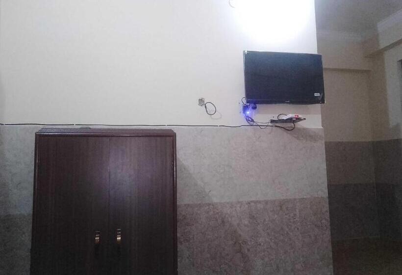 هتل Oyo Ram Krishna Palace