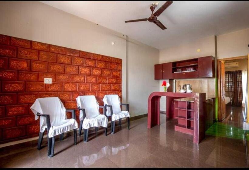 فندق Oyo River View Resort