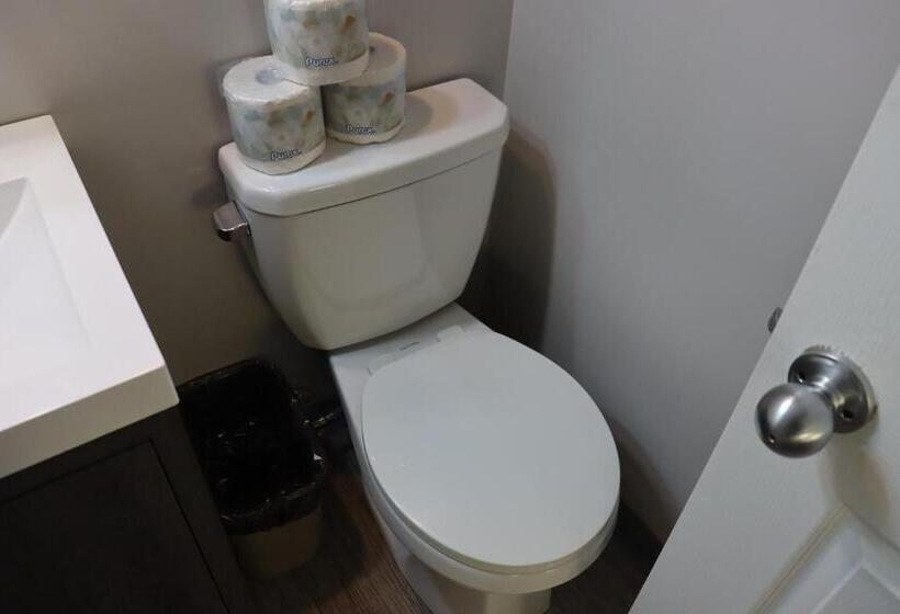 فندق على الطريق Timberland Inn & Restaurant