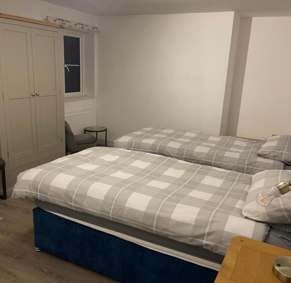 بنسيون Apple Barn Guest House