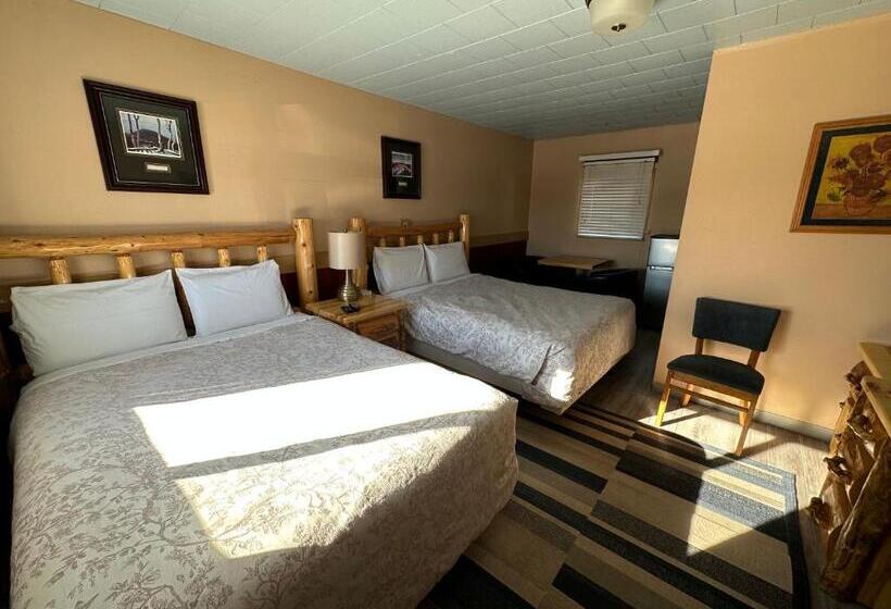 Pinecrest Motel