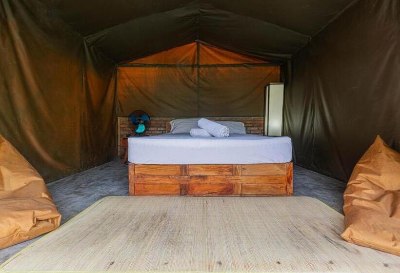 Общежитие Kubu Selat Villa And Glamping
