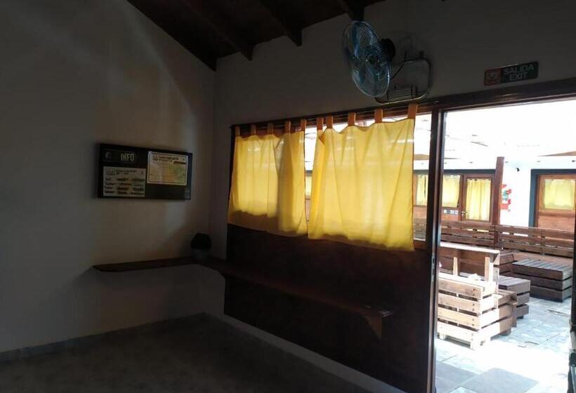 Hostel De La Plaza