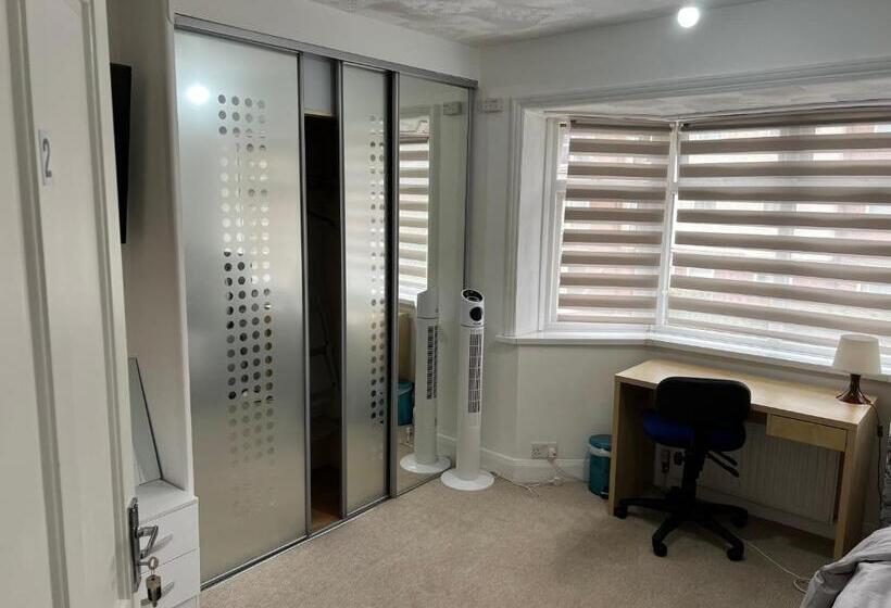 فنادق الكبسولة Alder En Suite Self Catering With Private Shower 3