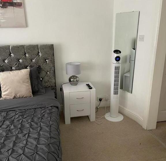فنادق الكبسولة Alder En Suite Self Catering With Private Shower 3