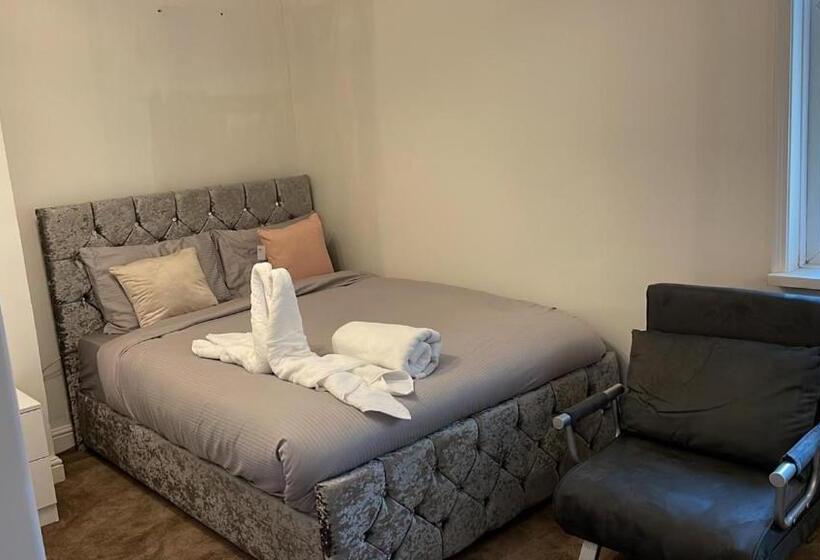 فنادق الكبسولة Alder En Suite Self Catering With Private Shower 3