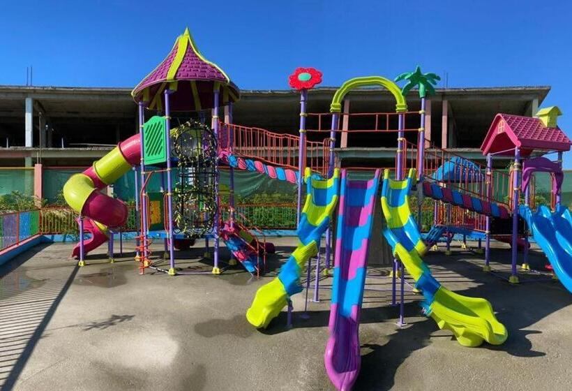 בית מלון כפרי H2o Fun Resort