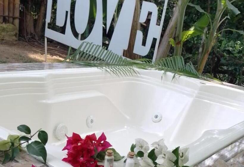 ホテル Hostel Glamping Mistiko Safari   Carmen De Apicala