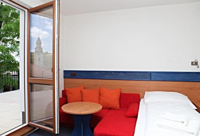ホテル Kaskáda Kurdějov   Bed And Breakfast