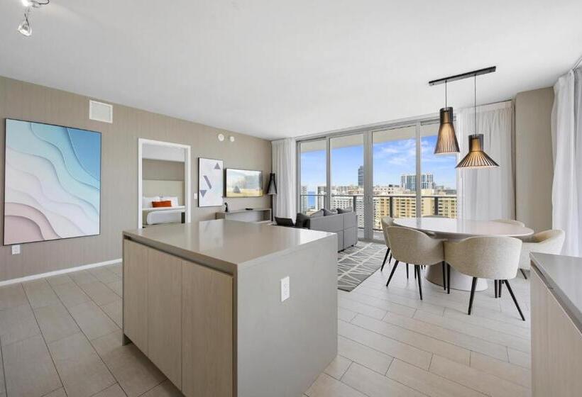 Hyde Beach House Waterway