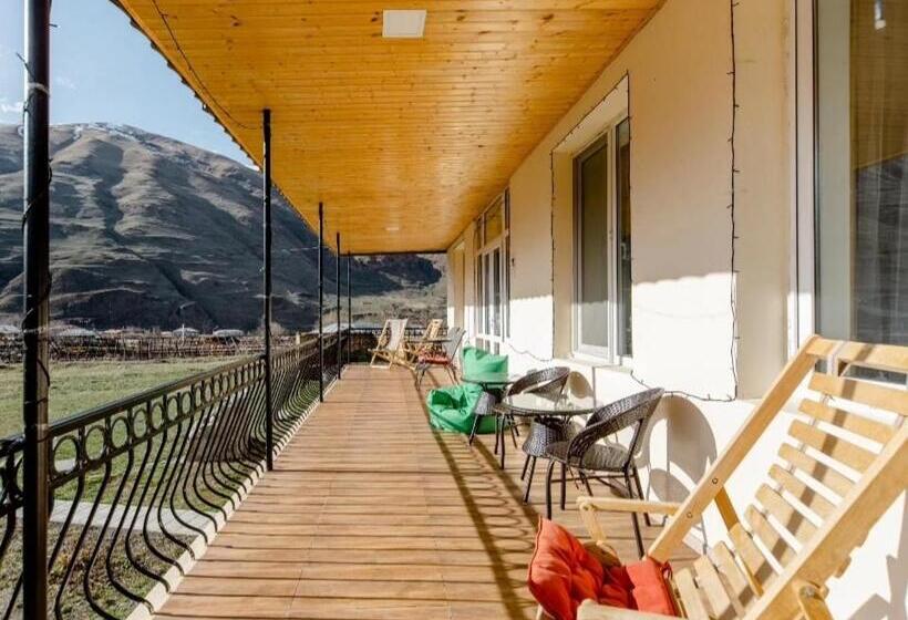 پانسیون Cozy Hotel Kazbegi