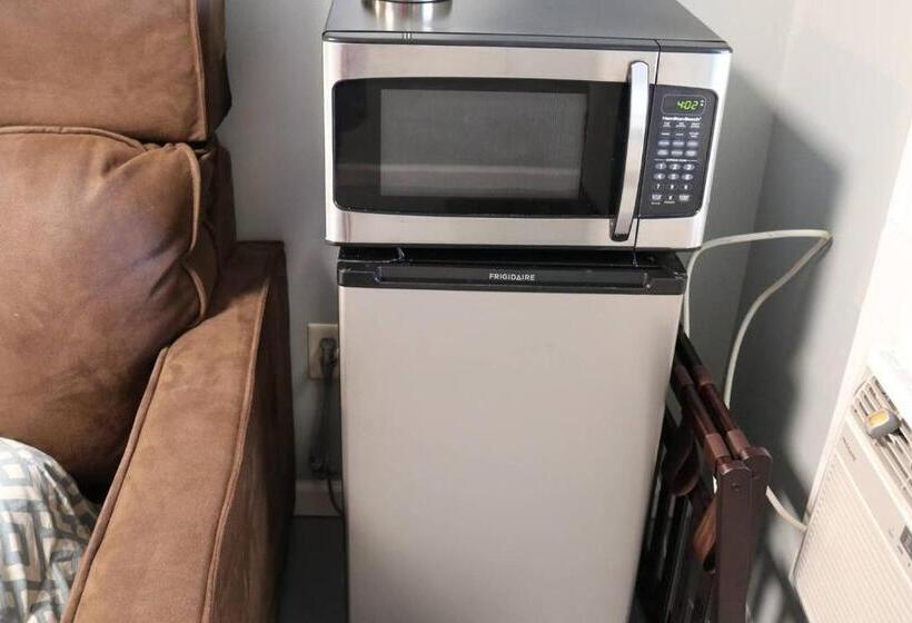 호스텔 Cozy Room Near Downtown Hendersonville