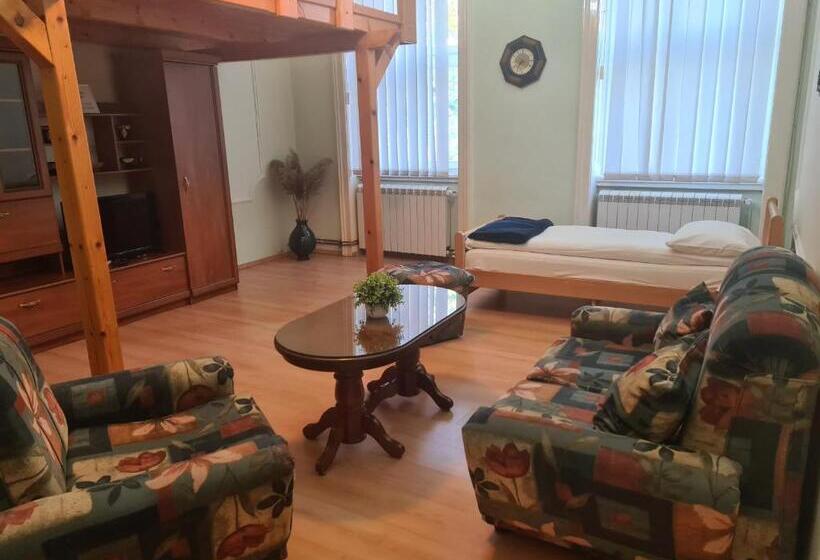 تختخواب و صبحانه Siesta