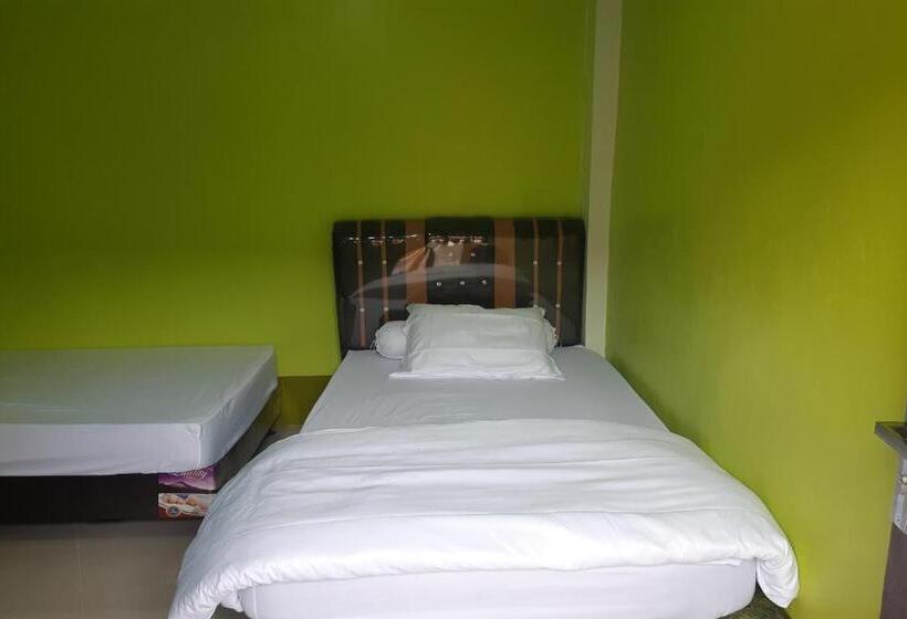 هتل Oyo 3487 Es Em Je Residence