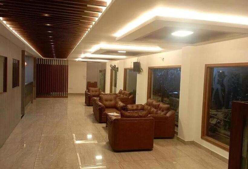 فندق Queens Tourist Home