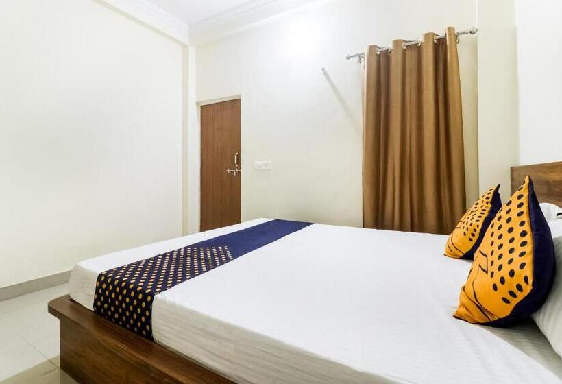 ホテル Spot On 40073 Yash Homestay