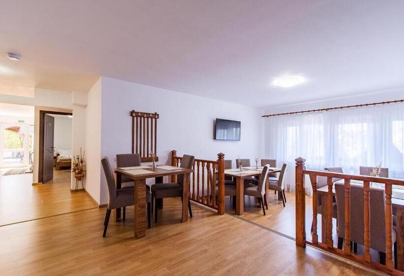 پانسیون Casa Arbo