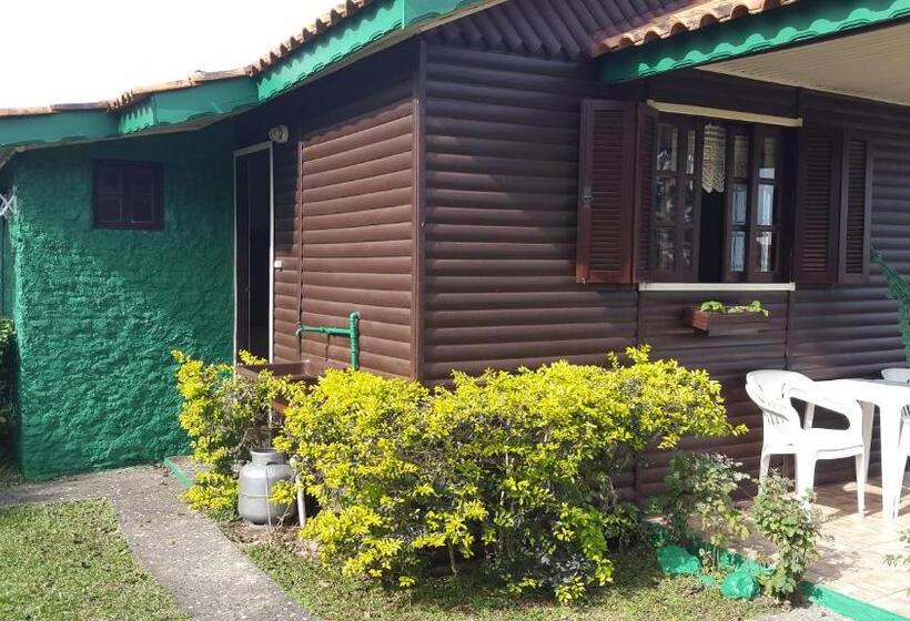 پانسیون Residencial Emery Village