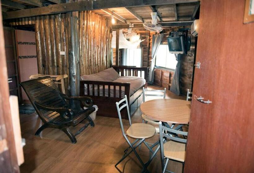 پانسیون Sunflower Boathouse