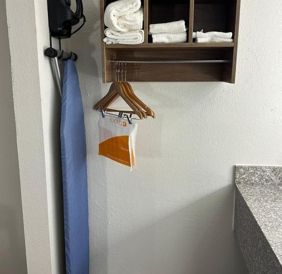 호스텔 Quality Inn