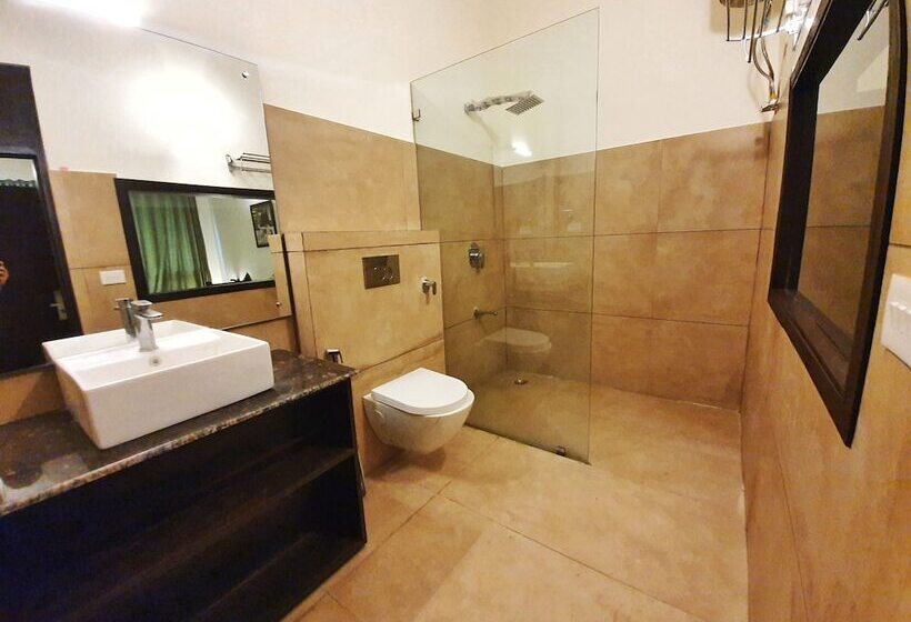 酒店 The Lake Hill