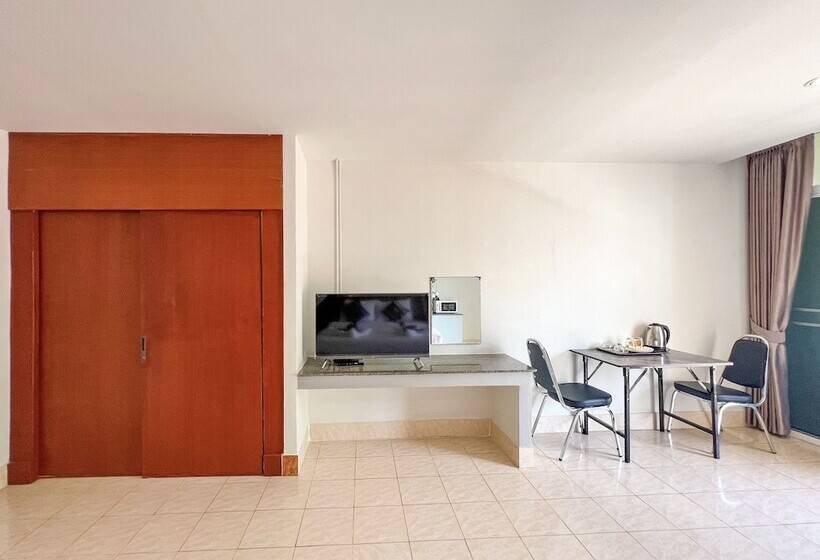 בית מלון כפרי Tri's Miracle Kata Beach Side