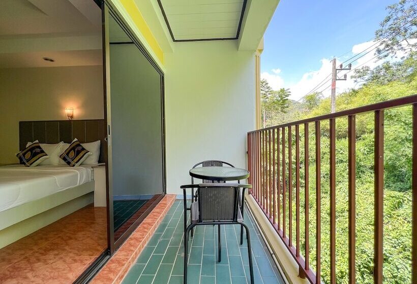 בית מלון כפרי Tri's Miracle Kata Beach Side