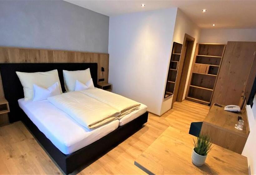 پانسیون Garni Binta