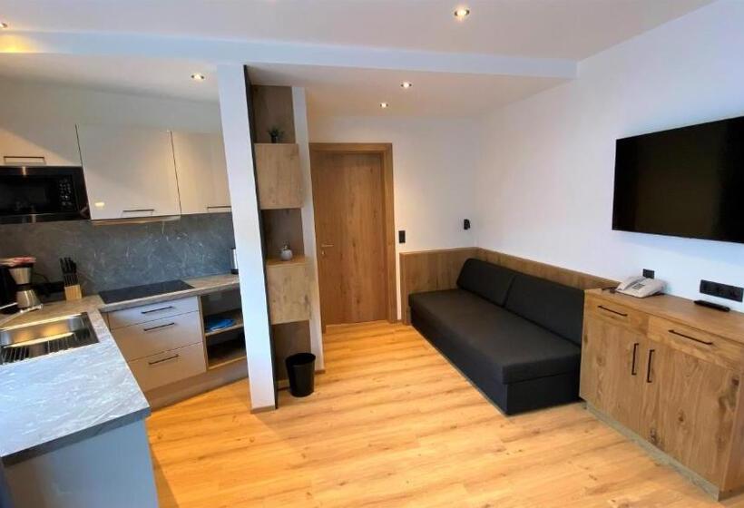 پانسیون Garni Binta