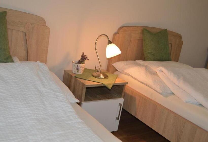 ペンション Hanság Vendégház