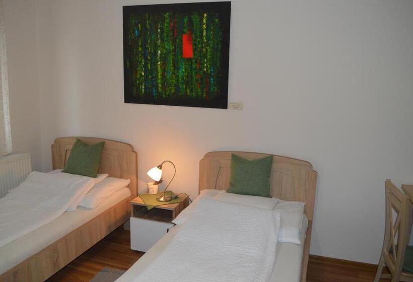 ペンション Hanság Vendégház