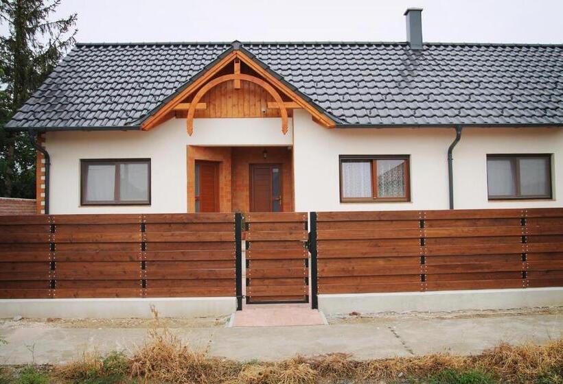 ペンション Hanság Vendégház