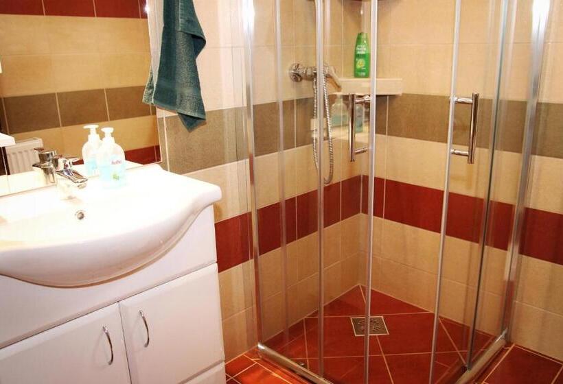 ペンション Hanság Vendégház